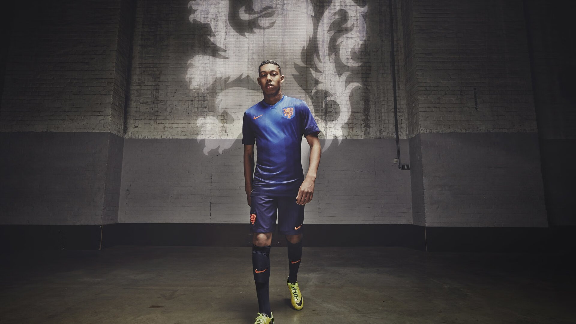 开云体育下载-黄鸭组合关键制胜，泰国队全面碾压马来西亚队晋级决赛