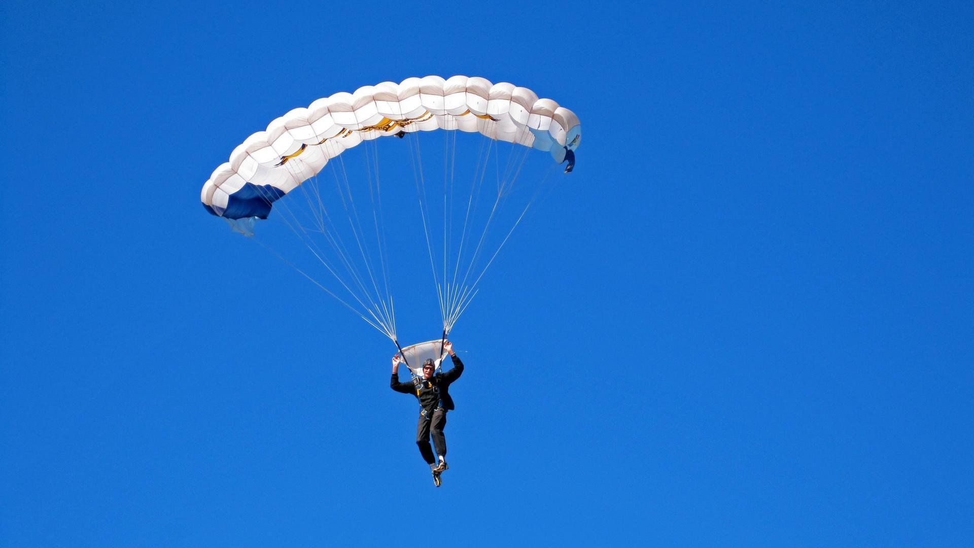 苏亚雷斯独造三球，巴萨华丽进攻轻取拜仁